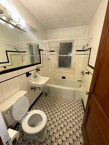 Building Photo - 4304 Cedar Ave S