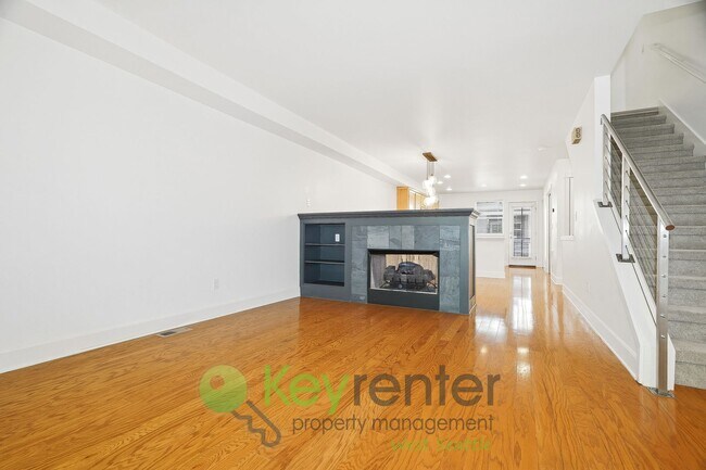 Building Photo - Modern Comfort Meets Classic Seattle Charm