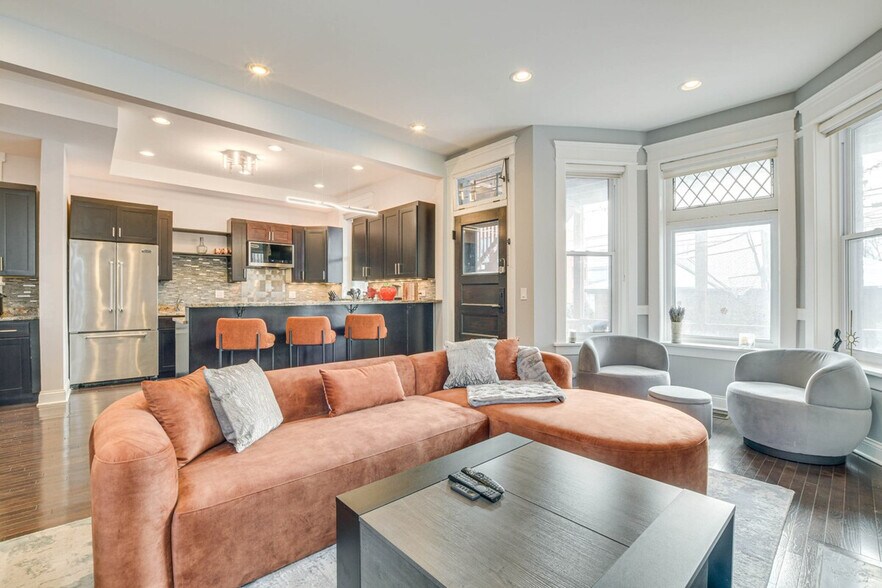 Primary Photo - 2033 W Washington Blvd