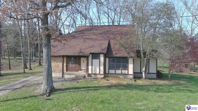 Building Photo - 697 St Andrews Rd