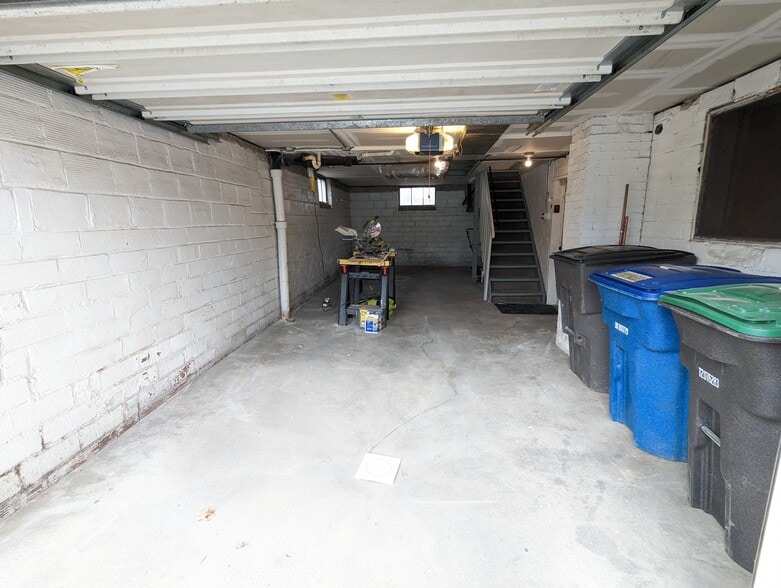 Workspace vs vehicle parking - 3607 Franklin Ave