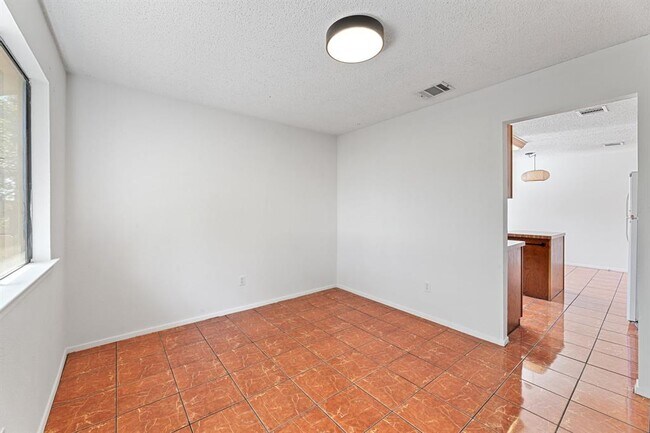 Building Photo - 2923 Norfolk Dr