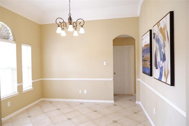 Building Photo - 2610 Parkbriar Ln