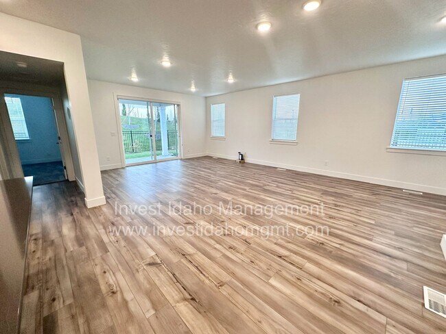 Building Photo - Luxury Townhome available now!