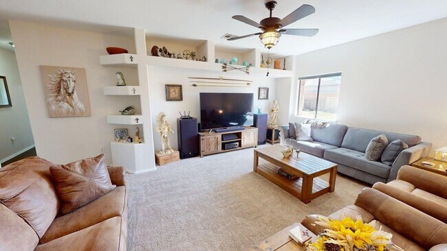 Building Photo - 3-Bedroom/2.5-Bathroom in Alamogordo, NM