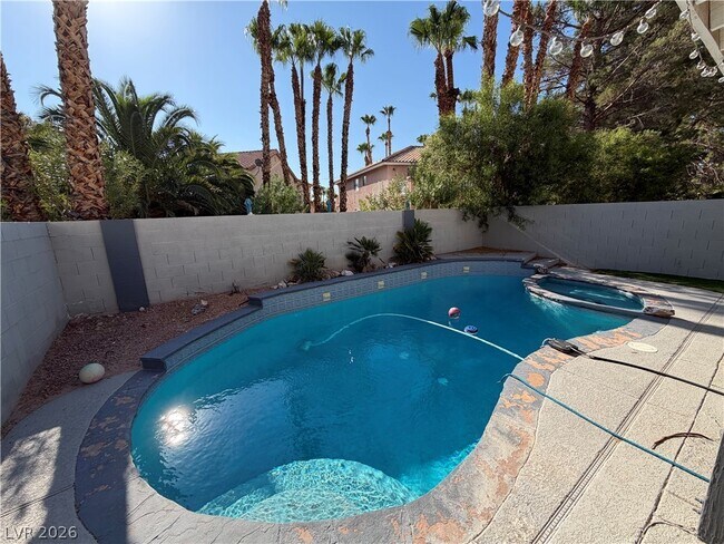 Building Photo - 3004 Ocean View Dr