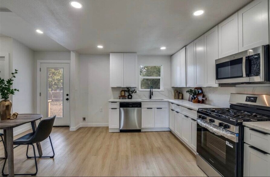 Building Photo - 1706 Cumberland Dr