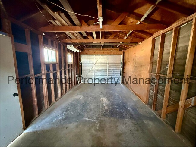 Building Photo - Stunning 3 Bed/2.5 Bath + Shop w/ Resident Benefits Package & $0 Security Deposit Option