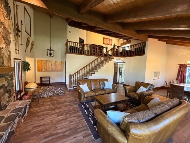 Building Photo - Beautiful Bountiful Home Near Temple & Mueller Park – Prime Location