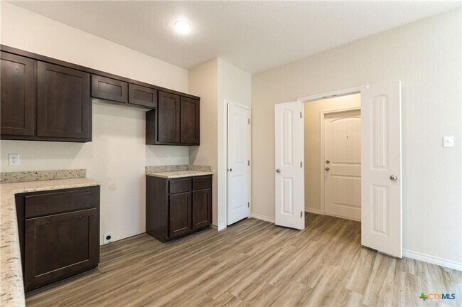 Building Photo - 508 Adley Ave