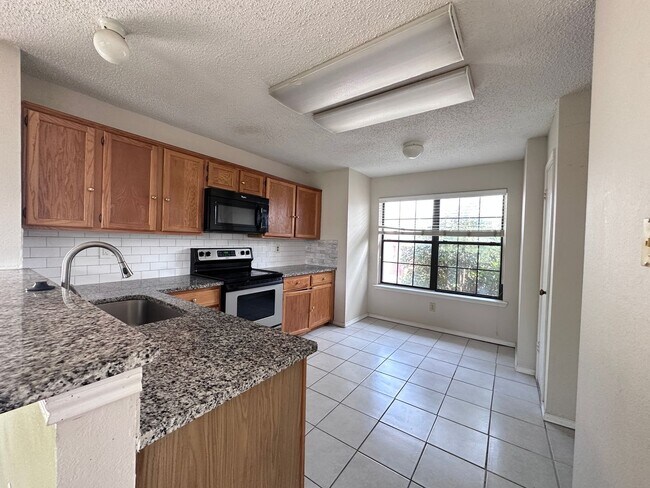 Building Photo - Minutes to COSTCO, great Location!
