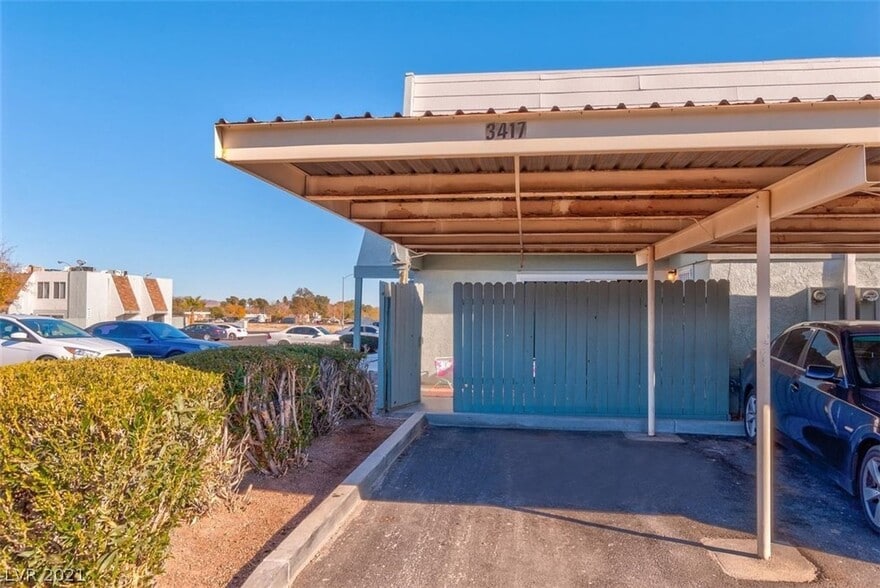 Building Photo - 3417 Villa Knolls South Dr