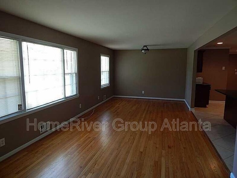 Building Photo - 2447 Tiffany Pl