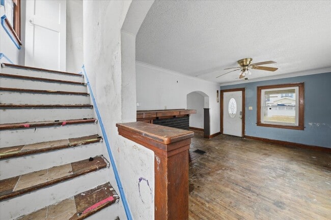 Building Photo - 559 Cortlandt Ave