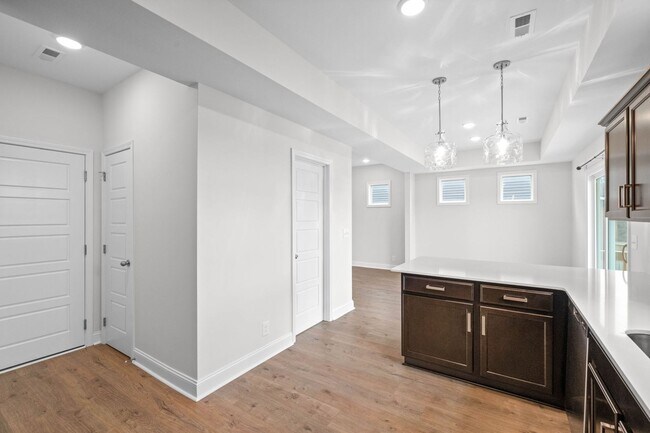 Building Photo - Pet Friendly Three Bedroom!