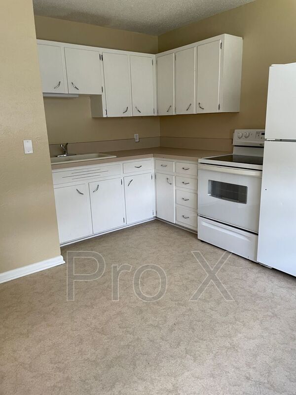 Building Photo - 1604 W Broadway St