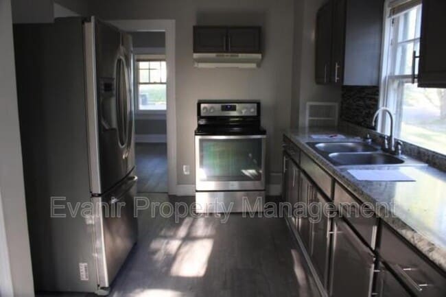 Building Photo - 1568 N Euclid Ave