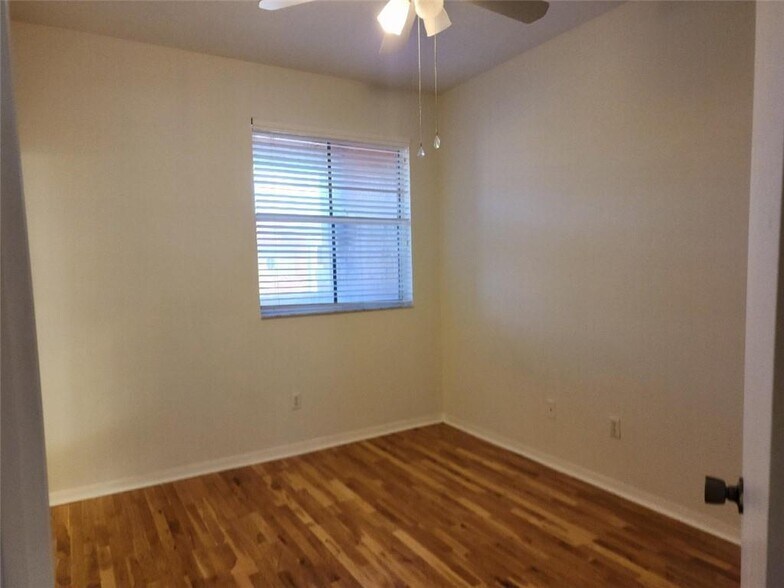 Building Photo - 4965 Leeward Ln