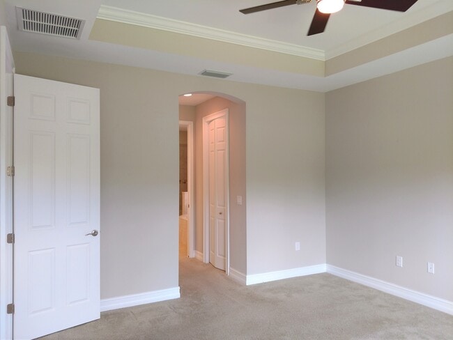 Building Photo - Unfurnished Annual Rental - Lovely 3 Bedroom Home in Calusa Park. Nicely upgraded and Pet Friendly