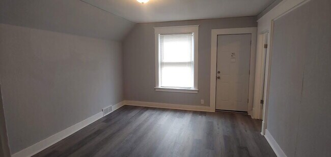 Building Photo - 116 E Concordia Ave