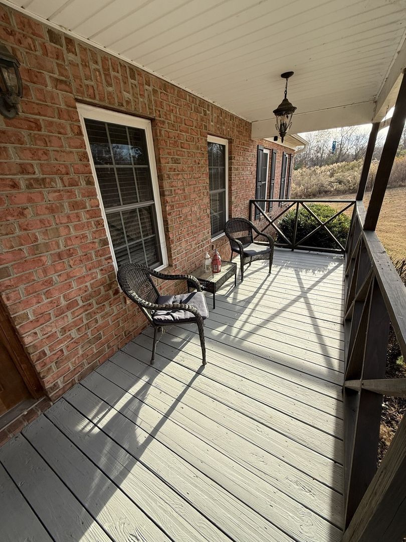 Building Photo - 543 Becks Church Rd