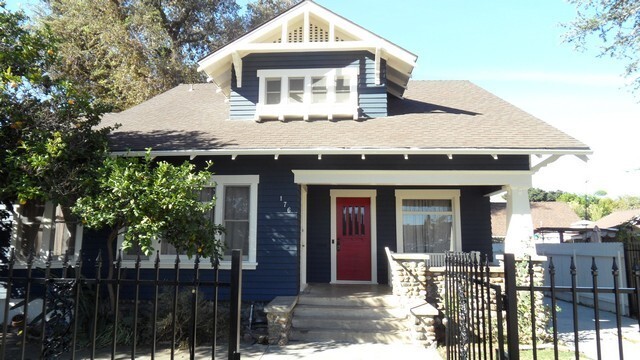 Building Photo - Charming craftsman home located in the hig...