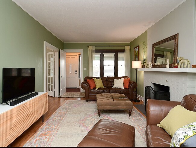 Building Photo - 5022I