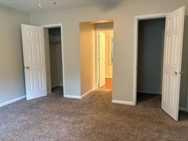 Building Photo - 3 Bedroom, 1 Bathroom House in Winston-Salem!