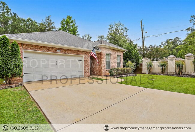Building Photo - Cute, Comfortable and Convenient!