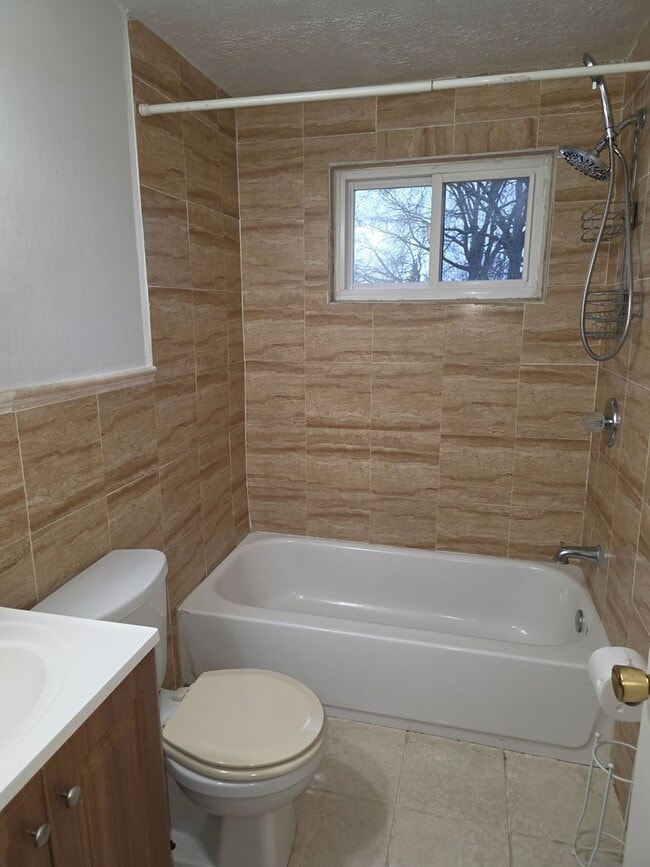 Building Photo - Condo/Townhome