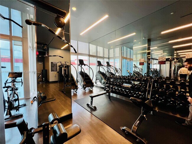 Building Photo - 851 NE 1st Ave