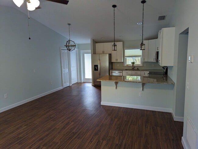 Building Photo - Beautiful Newer Home with 3 bedroom and 2 ...