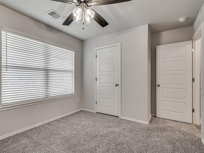 Building Photo - 417 Pergola St