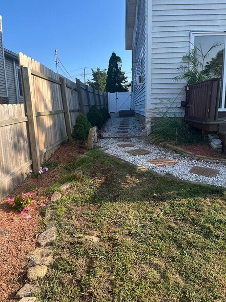 Building Photo - 15 Lyndale Ct