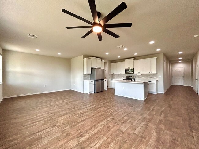 Building Photo - 12012 Saddle Rock Dr