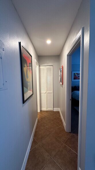 Building Photo - 132 W America St