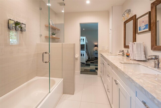 Building Photo - 1959 SE 25th Ave