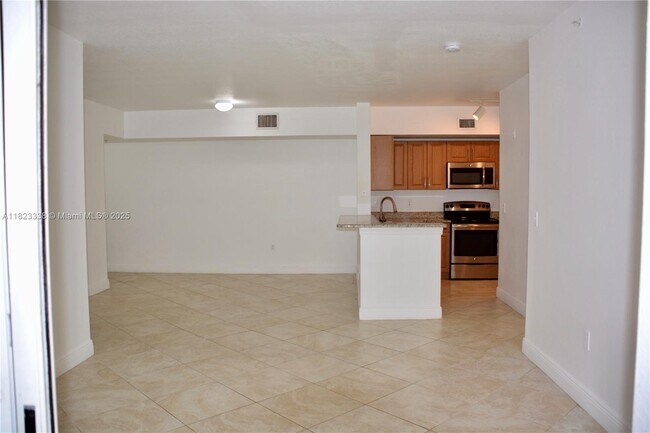Building Photo - 2586 Centergate Dr