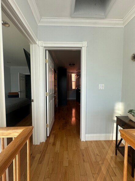 Building Photo - 205 N 11th St