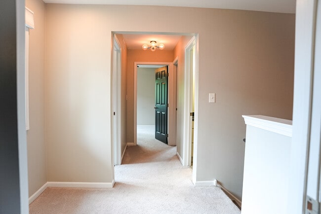 Building Photo - 5 Mashie Ct