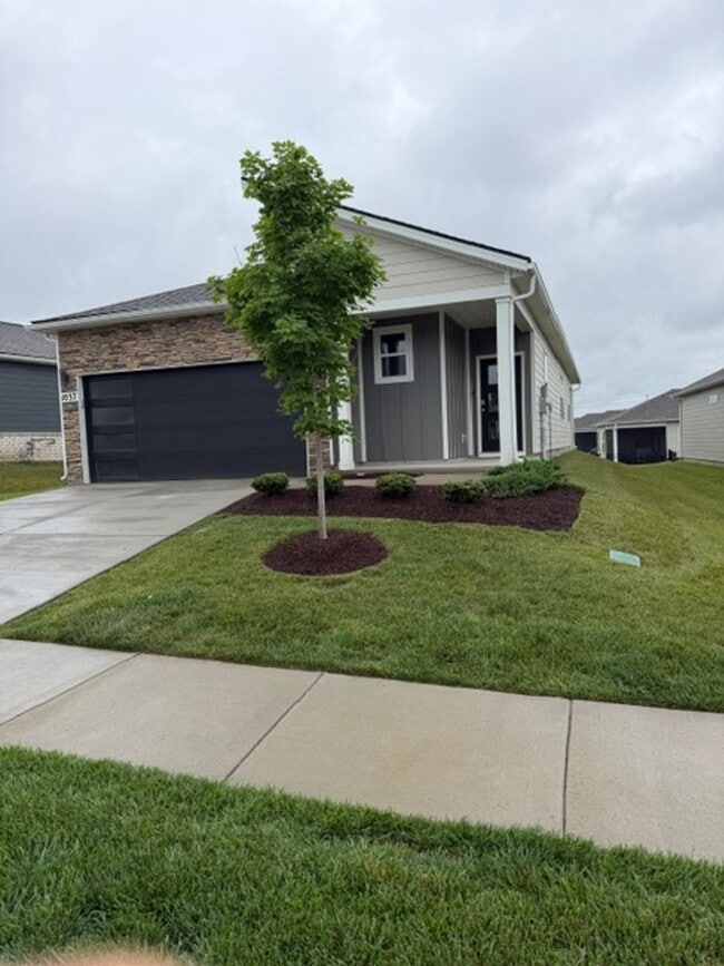 Building Photo - For Lease!! Available in June.  Experience comfortable, low-maintenance living in one of Gallatin...