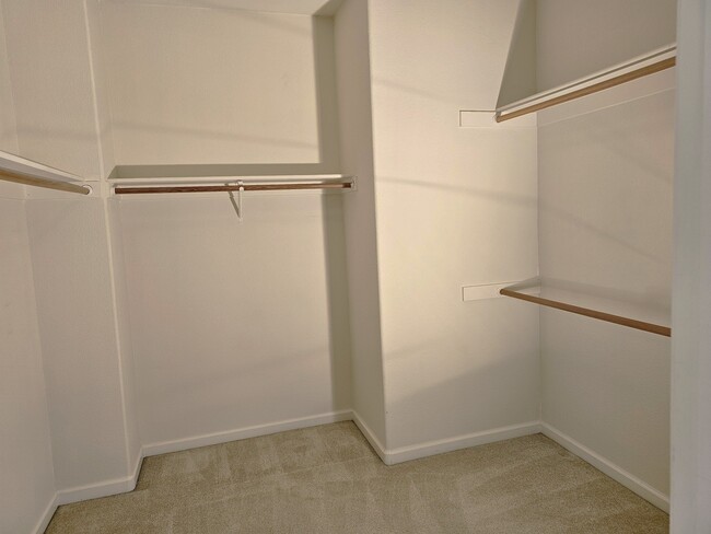 Building Photo - 397 Raven Way