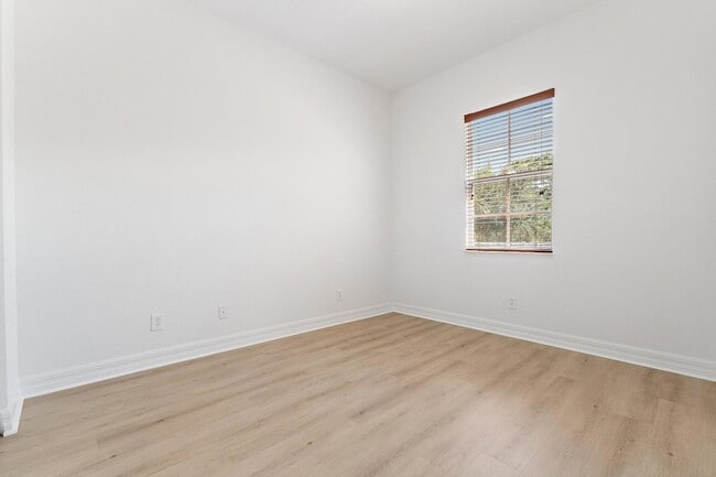Building Photo - 150 Lismore Ln