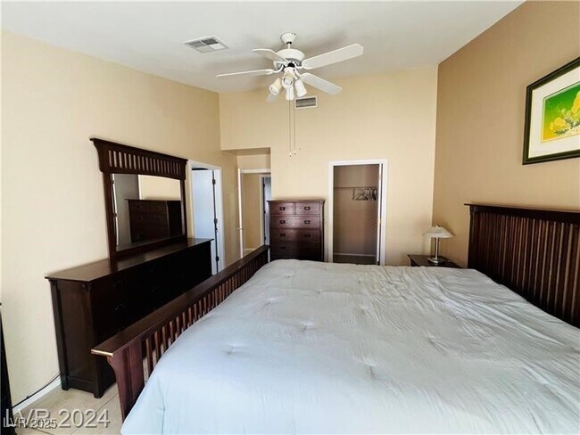 Building Photo - 8825 Stoney Point Dr