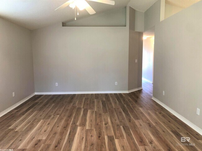 Building Photo - 9839 Hollowbrook Ave