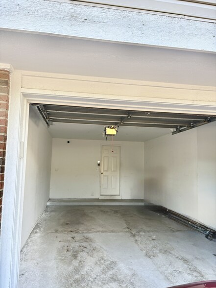 Building Photo - 46227 Baldwin Dr