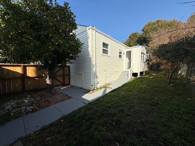 Building Photo - Lovely 3-Bedroom Vallejo Home with 1-Car G...