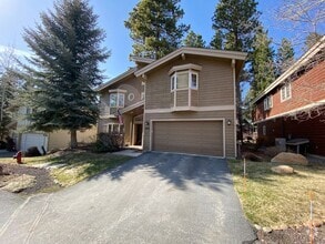Building Photo - Gorgeous furnished 3 Bedroom w Garage in G...