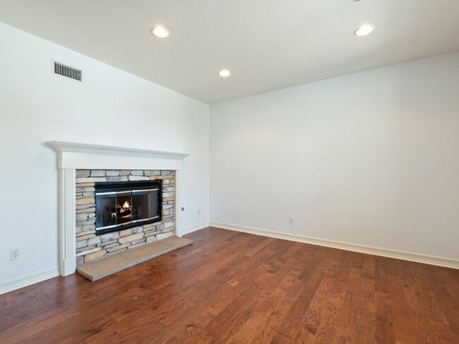 Building Photo - 5250 Coleridge Ct