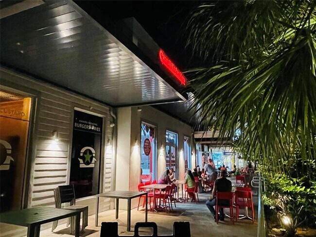 Building Photo - 400 N Riverside Dr